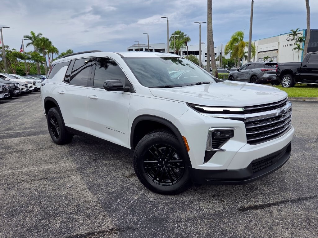 Used 2025 Chevrolet Traverse LT SUV