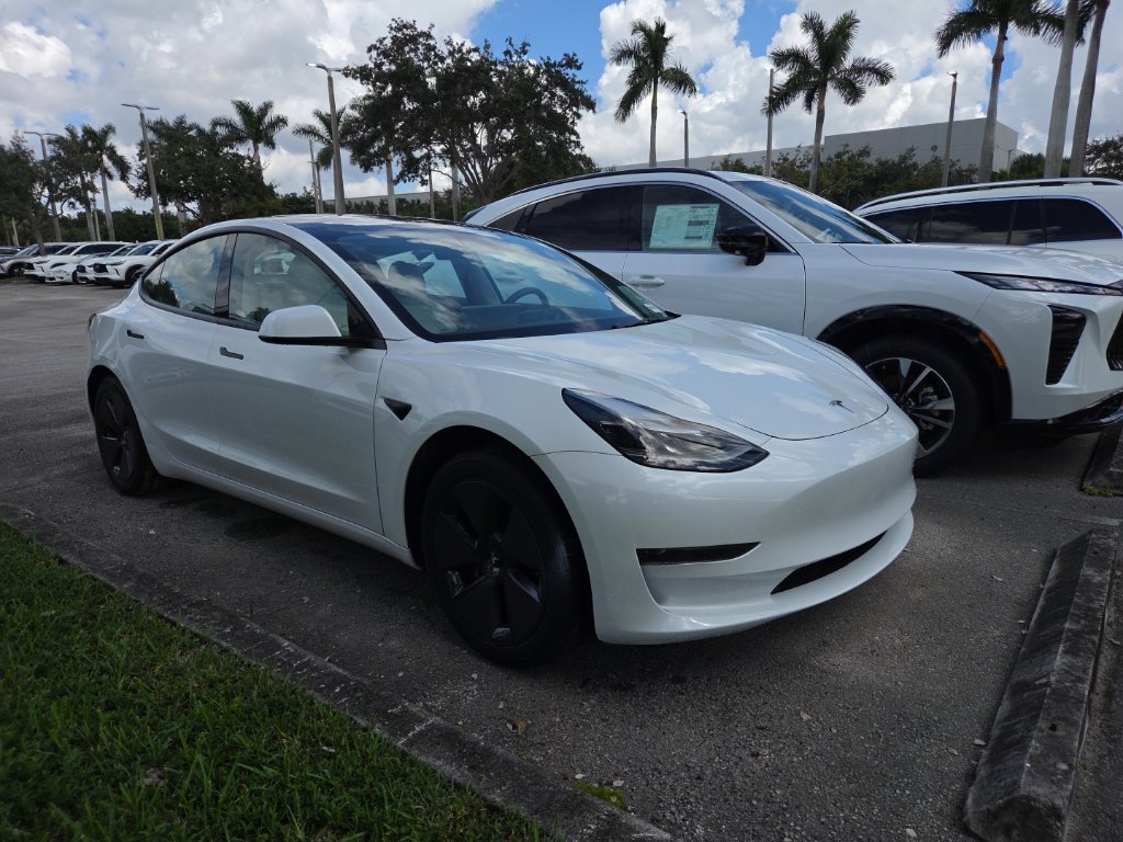  Tesla Model 3
