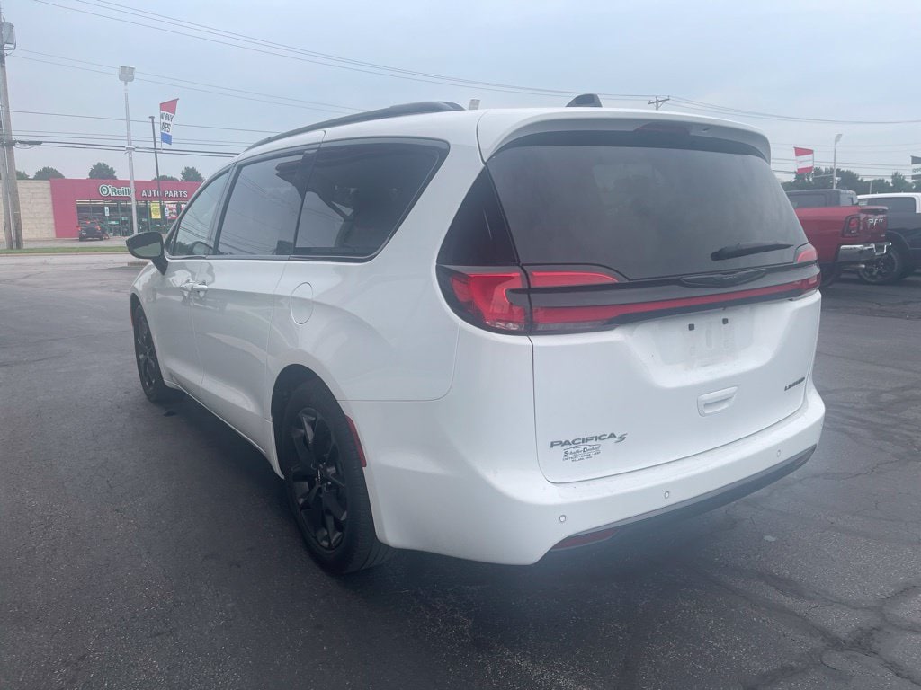 Used 2025 Chrysler Pacifica Limited Minivan/Van