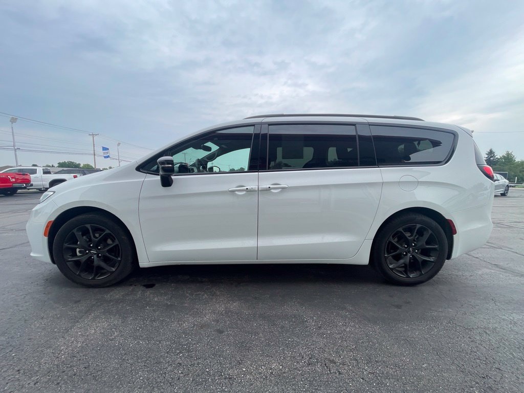 Used 2025 Chrysler Pacifica Limited Minivan/Van