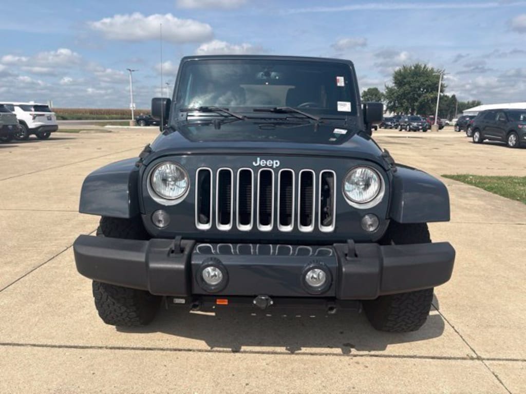 Used 2016 Jeep Wrangler Unlimited Sahara SUV