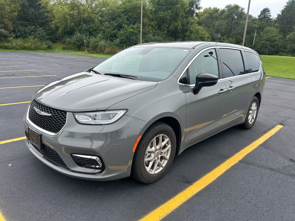 Used 2025 Chrysler Pacifica Select Passenger Van