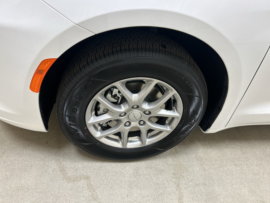 New 2027 Chrysler Pacifica SELECT Passenger Van