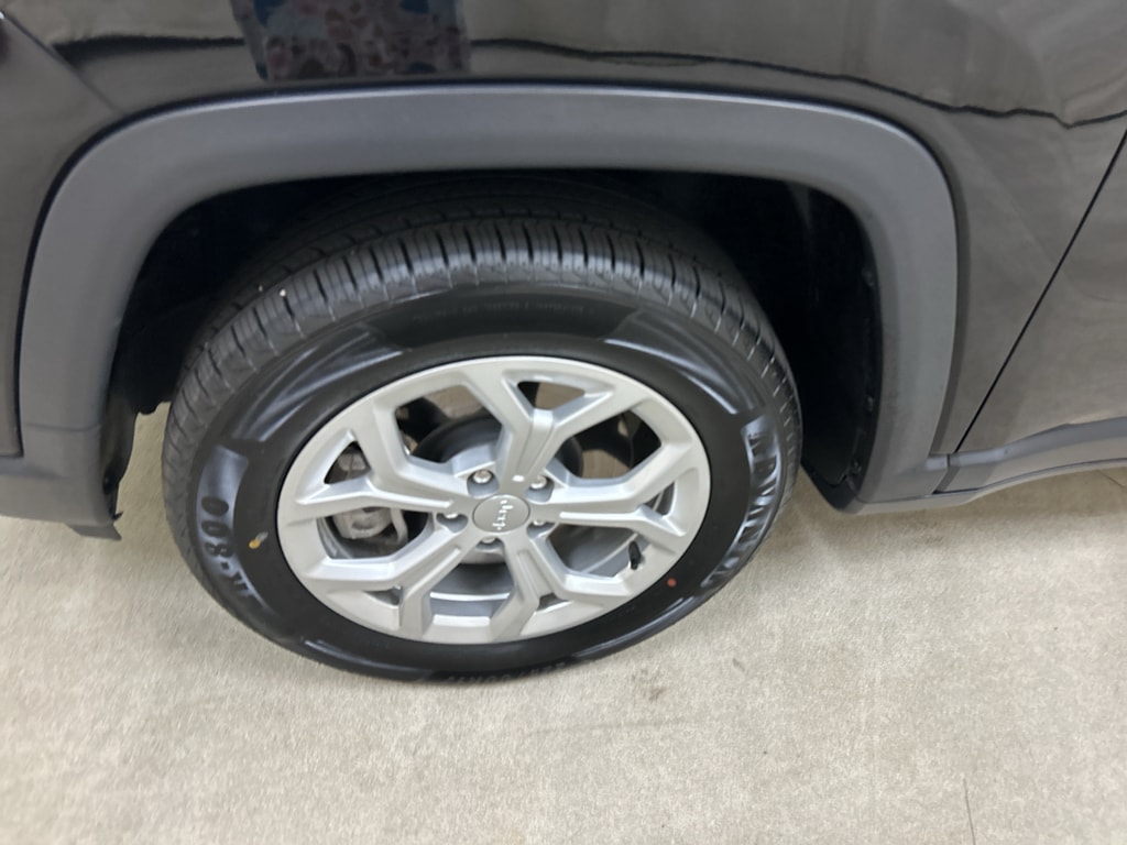 Used 2024 Jeep Compass Latitude Sport Utility