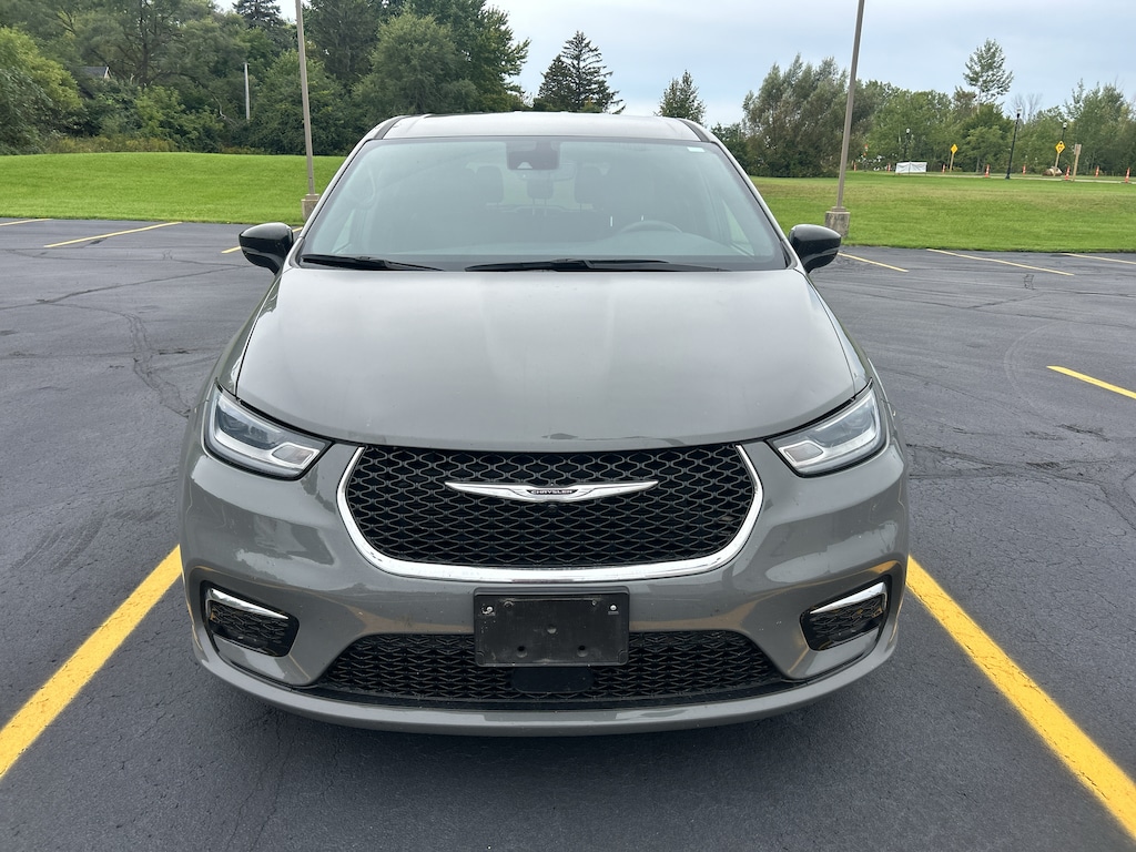Used 2025 Chrysler Pacifica Select Passenger Van