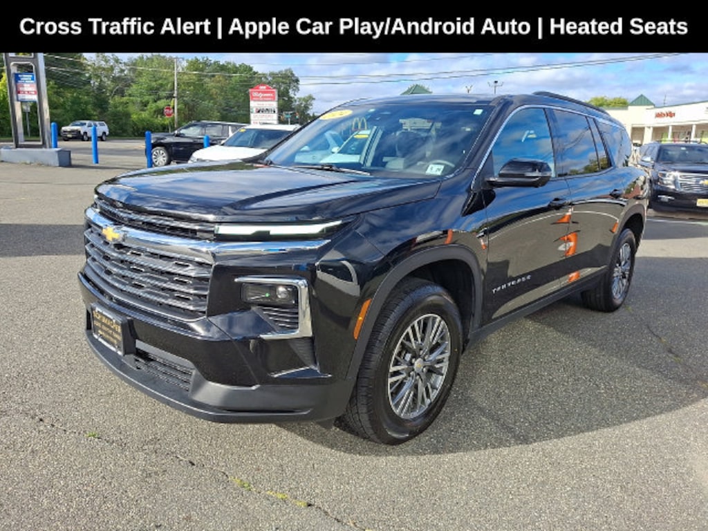Used 2024 Chevrolet Traverse LT SUV