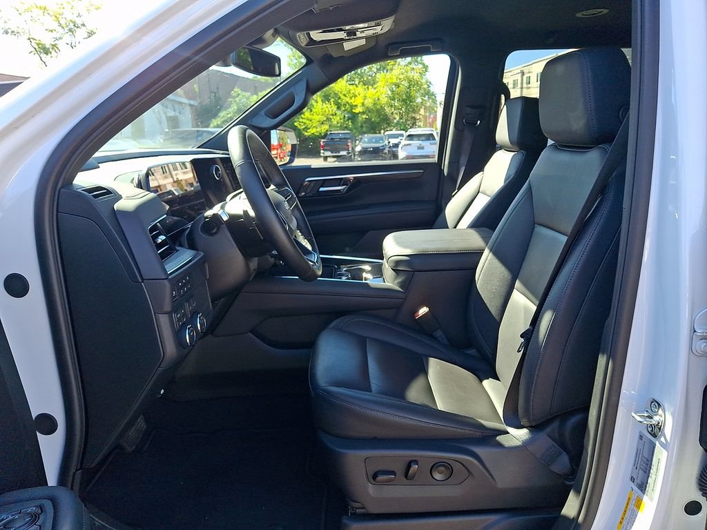 2026 Chevrolet Suburban LT - Photo 15