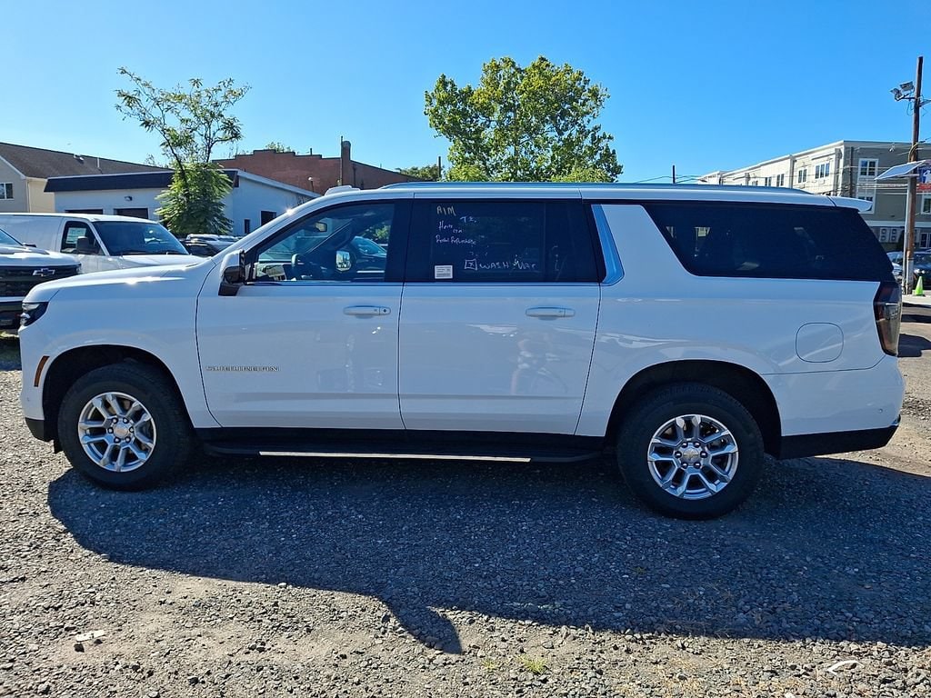 2026 Chevrolet Suburban LT - Photo 6