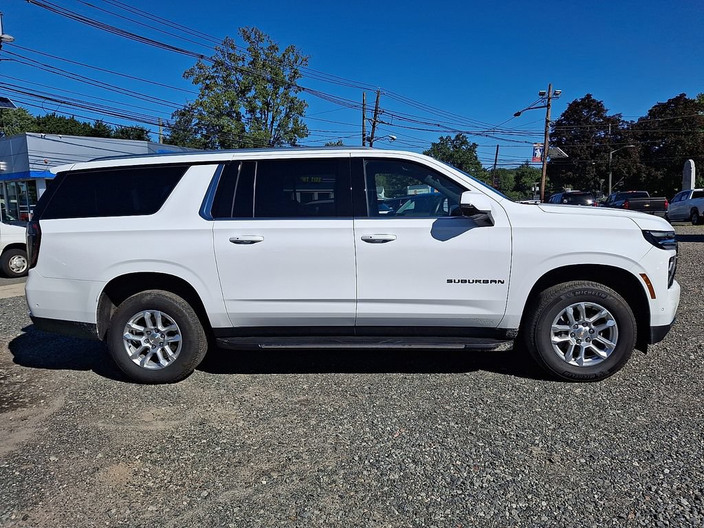 2026 Chevrolet Suburban LT - Photo 10