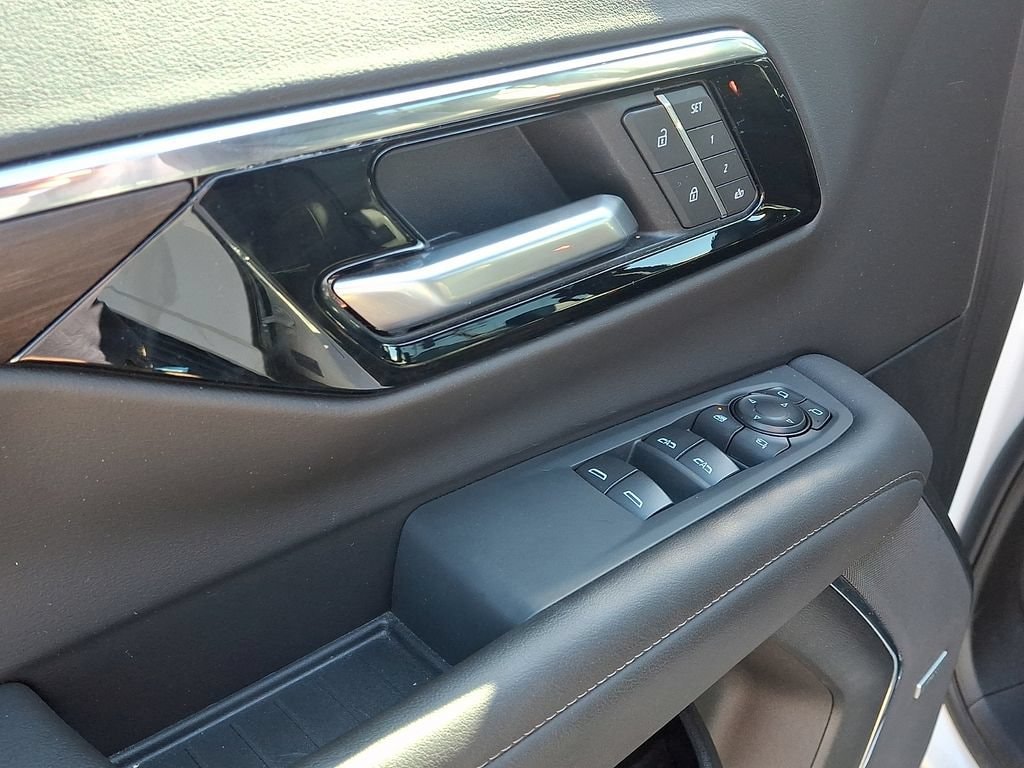 2026 Chevrolet Suburban LT - Photo 14