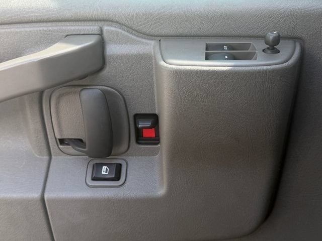2025 Chevrolet Express Cargo Work Van - Photo 14