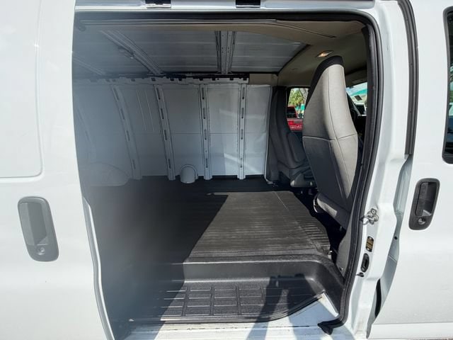 2025 Chevrolet Express Cargo Work Van - Photo 26