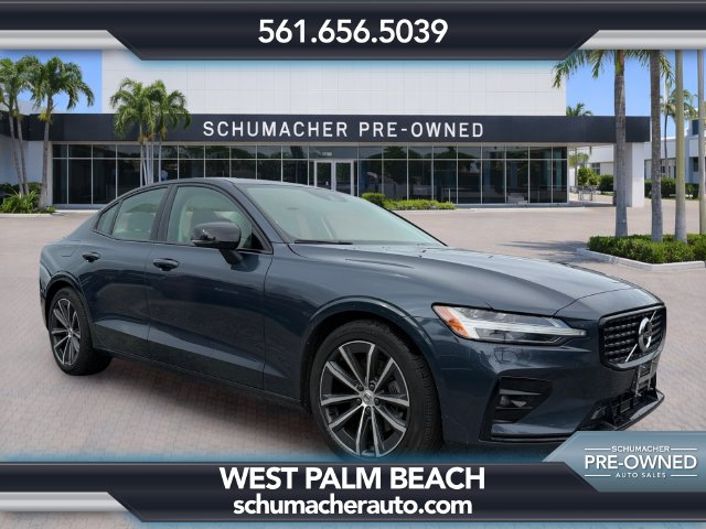 2022 Volvo S60 B5 Momentum Sedan