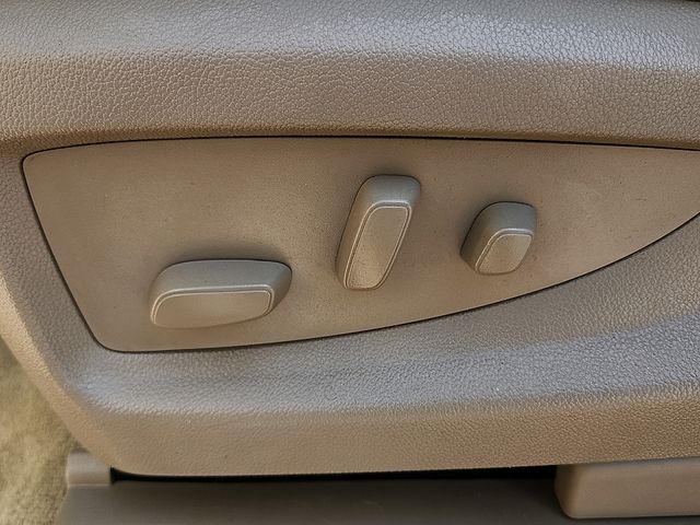 2018 Chevrolet Suburban LT - Photo 17