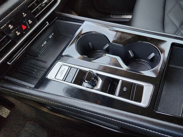 2025 Volkswagen Atlas SE w/Tech - Photo 25
