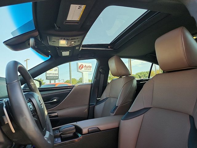 2022 Lexus ES 350 - Photo 13
