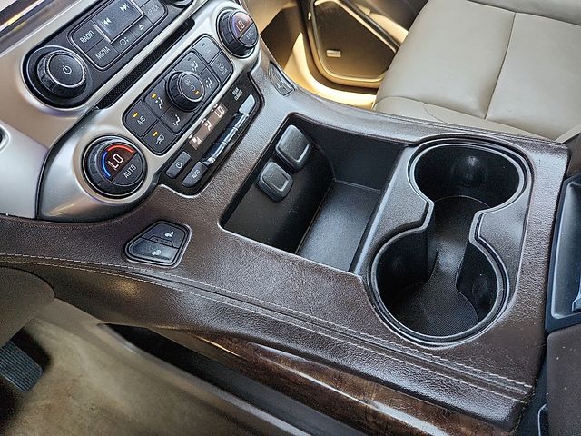 2018 Chevrolet Suburban LT - Photo 25