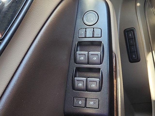 2018 Chevrolet Suburban LT - Photo 22