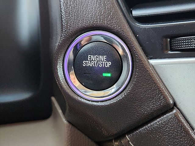 2018 Chevrolet Suburban LT - Photo 20