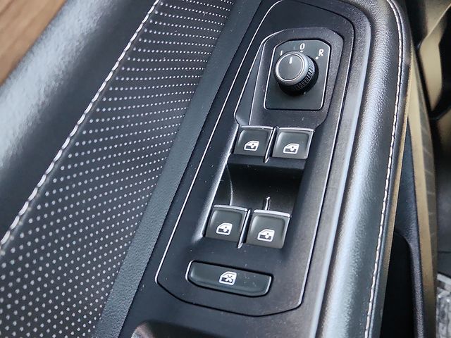 2025 Volkswagen Atlas SE w/Tech - Photo 17