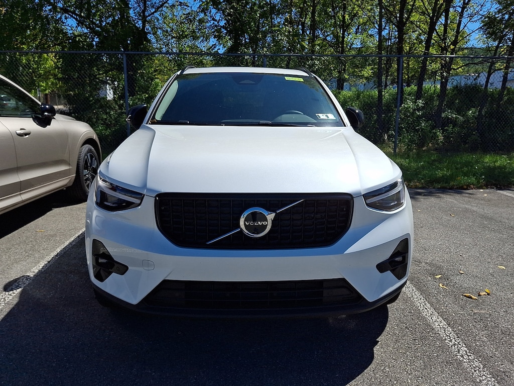 New 2026 Volvo XC40 B5 Plus SUV