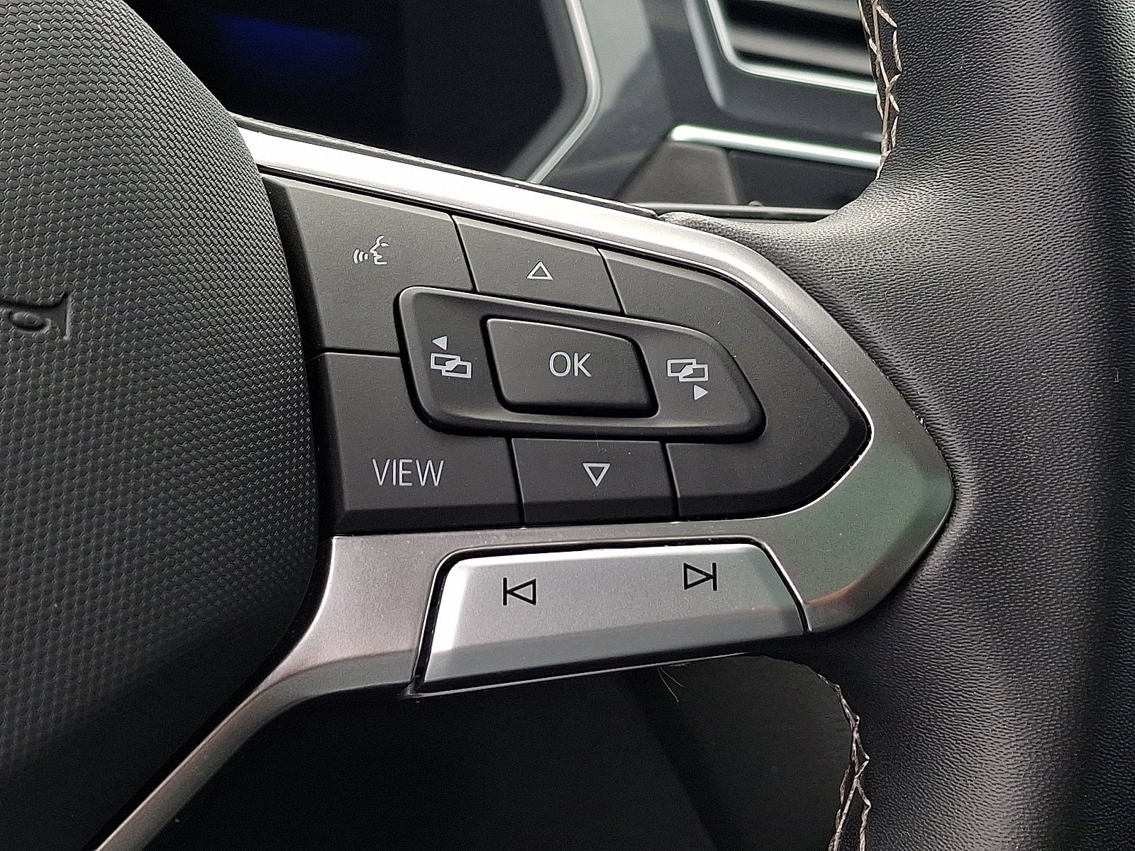 2023 Volkswagen Tiguan SE - Photo 18