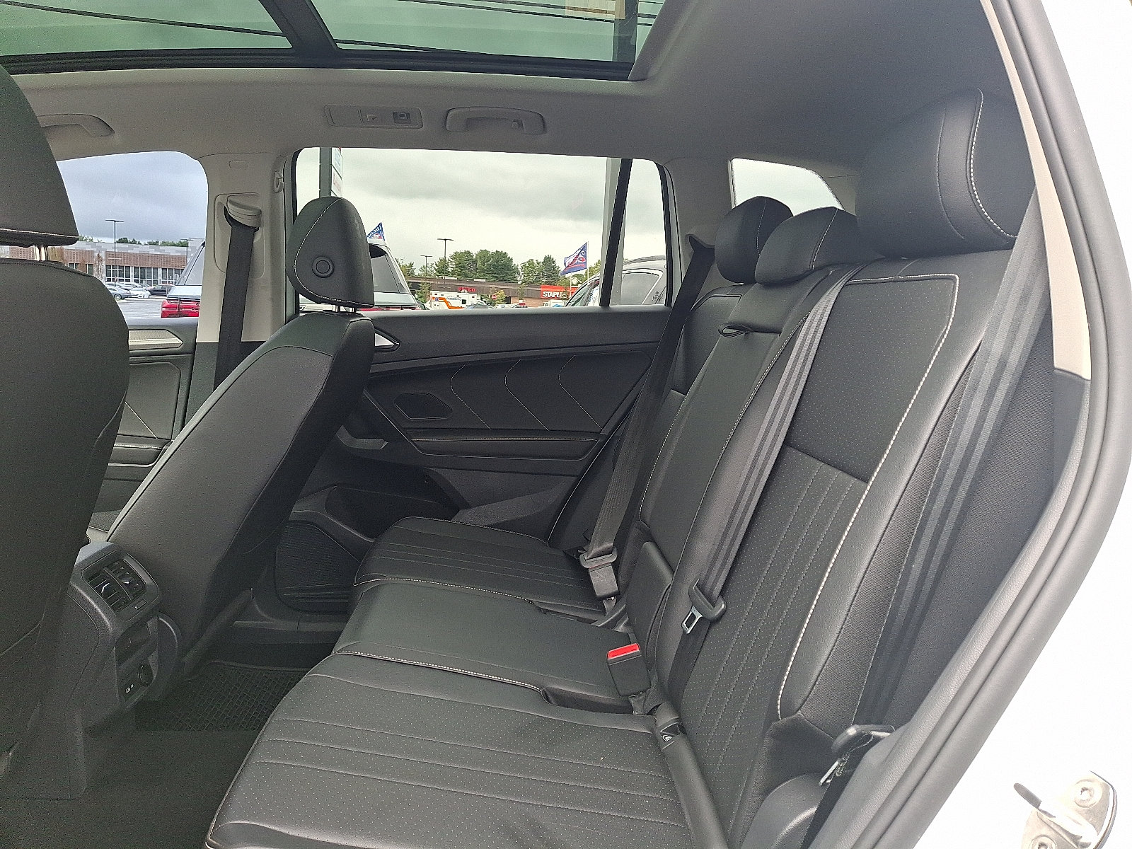 2023 Volkswagen Tiguan SE - Photo 11