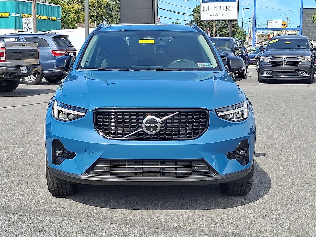 Certified 2024 Volvo XC40 B5 Plus Dark SUV