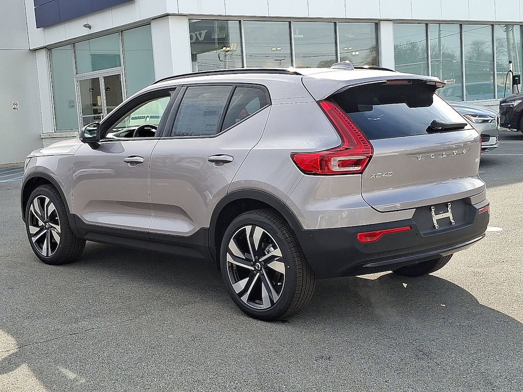 New 2026 Volvo XC40 B5 Ultra SUV