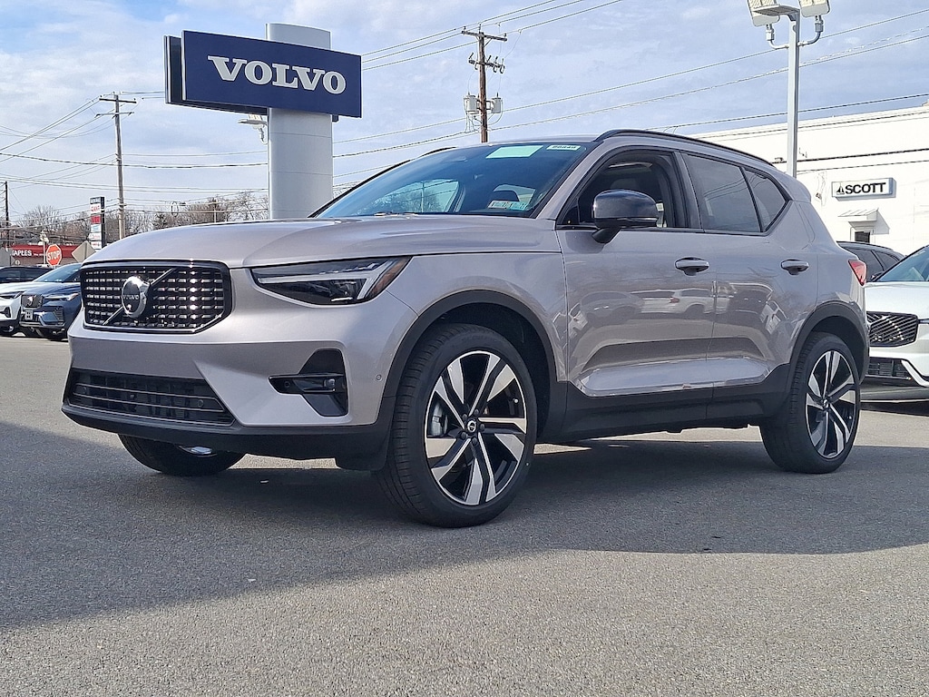 New 2026 Volvo XC40 B5 Ultra SUV