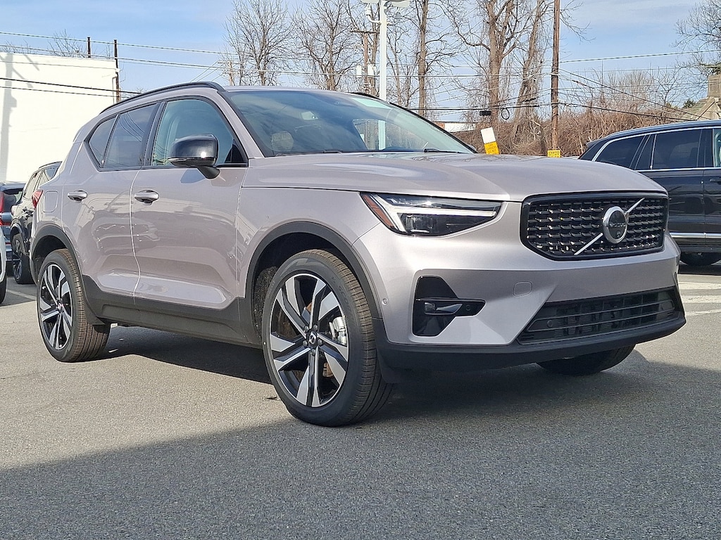 New 2026 Volvo XC40 B5 Ultra SUV