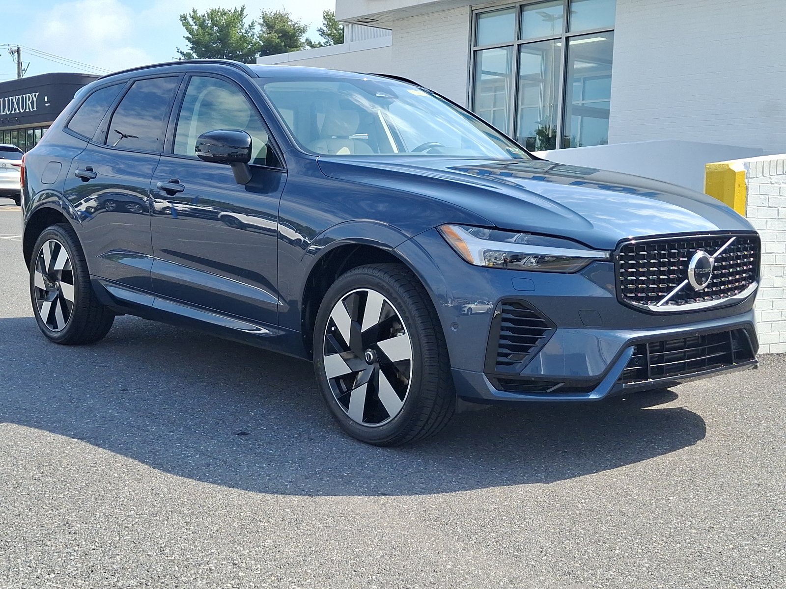  Volvo XC60 plug-in hybrid