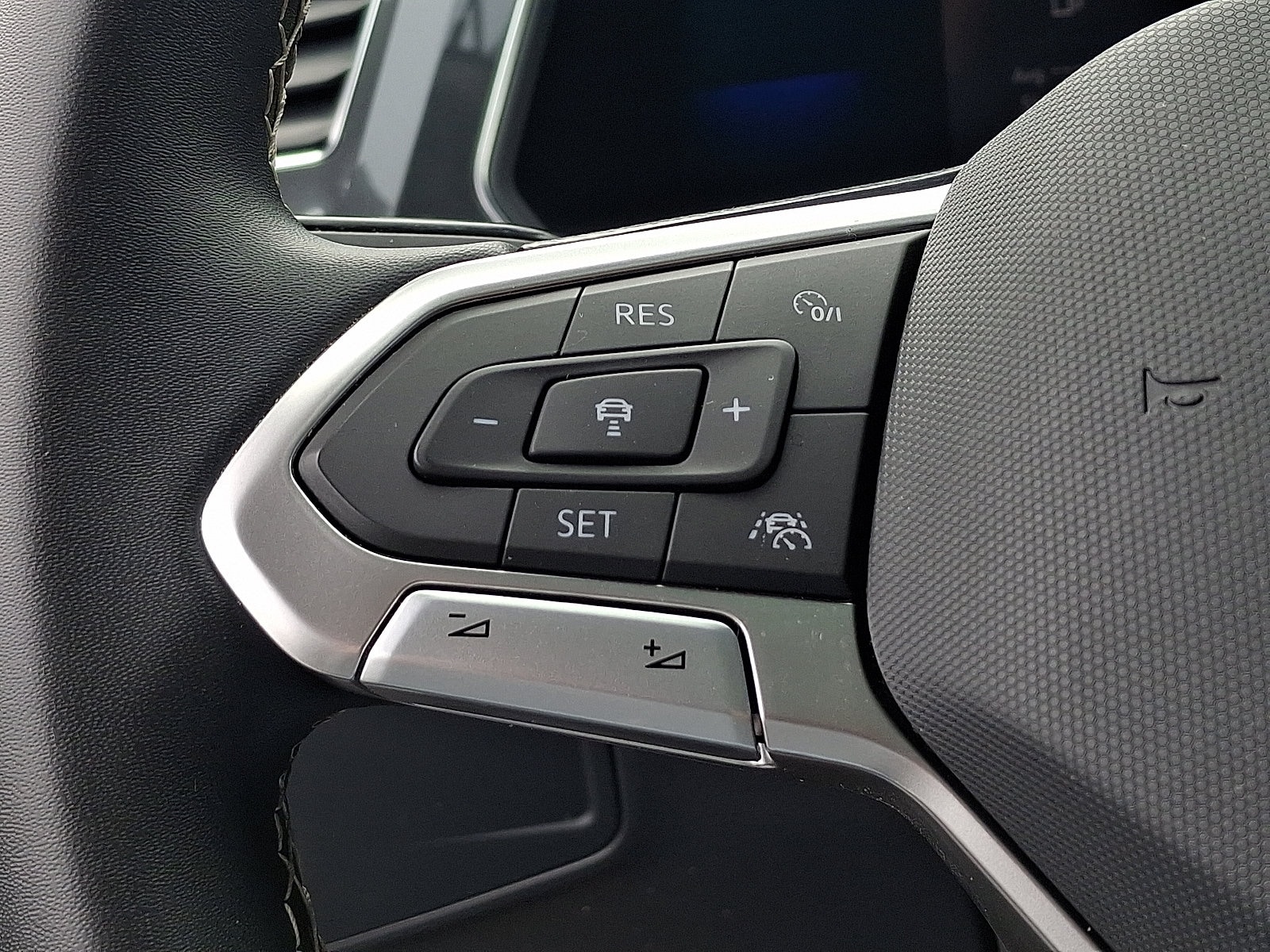 2023 Volkswagen Tiguan SE - Photo 17
