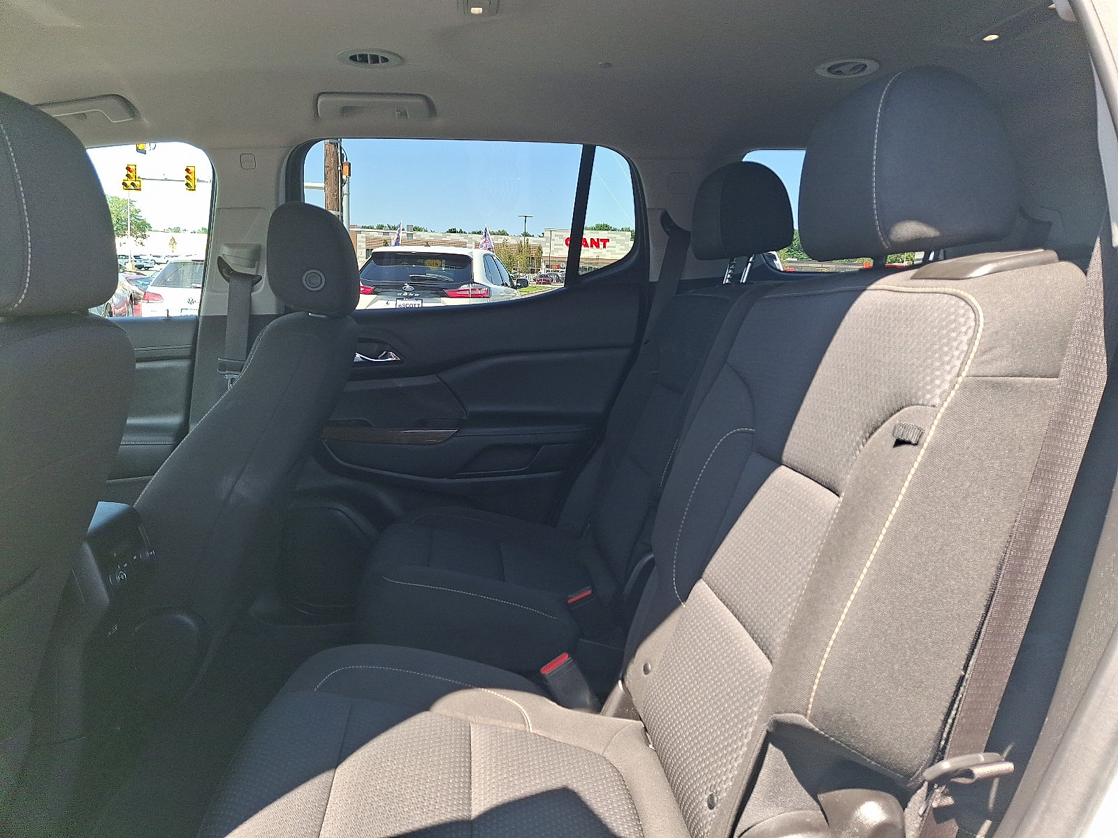 2023 GMC Acadia SLE - Photo 10