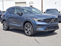 2026 Volvo XC40 B5 Core SUV