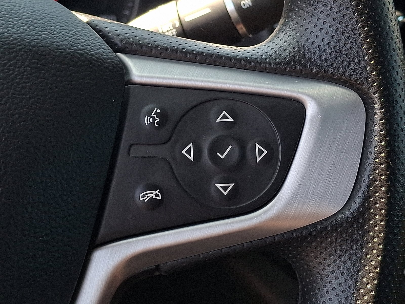 2023 GMC Acadia SLE - Photo 16
