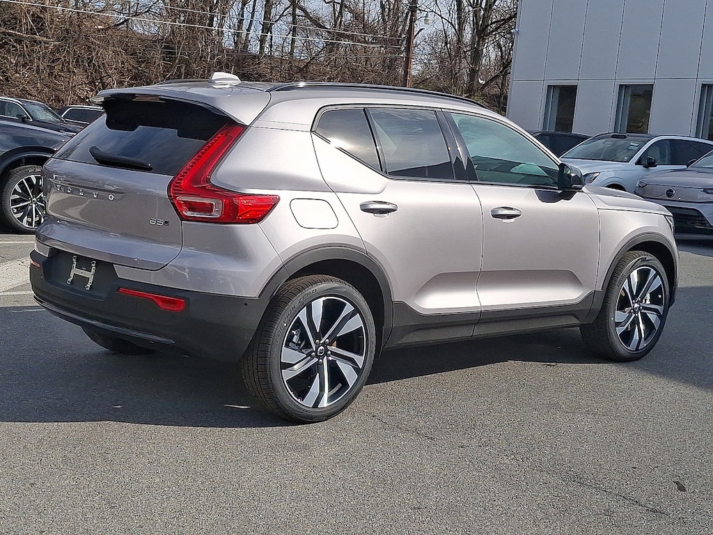 New 2026 Volvo XC40 B5 Ultra SUV