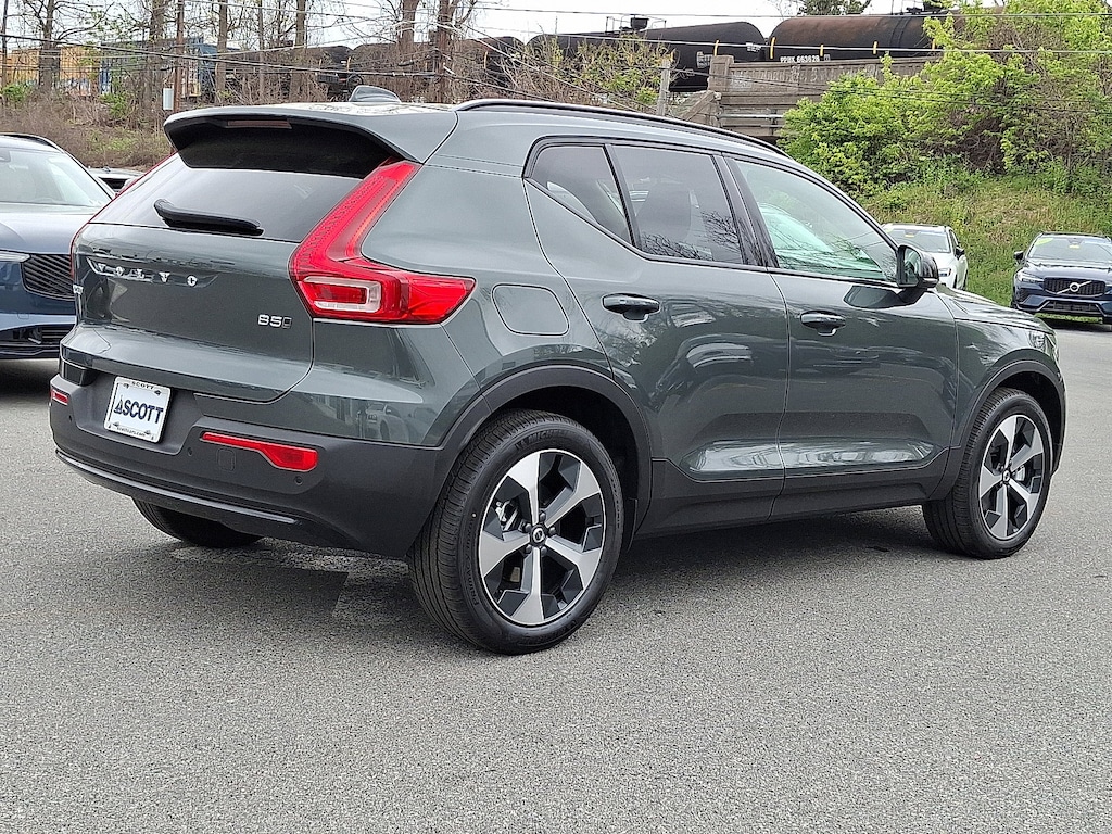 New 2026 Volvo XC40 B5 Core SUV