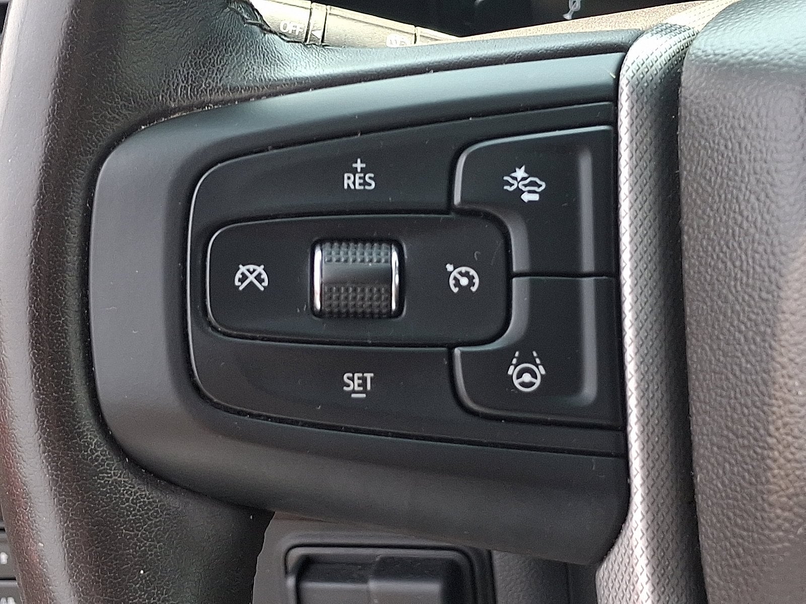 2024 GMC Yukon XL Denali - Photo 18