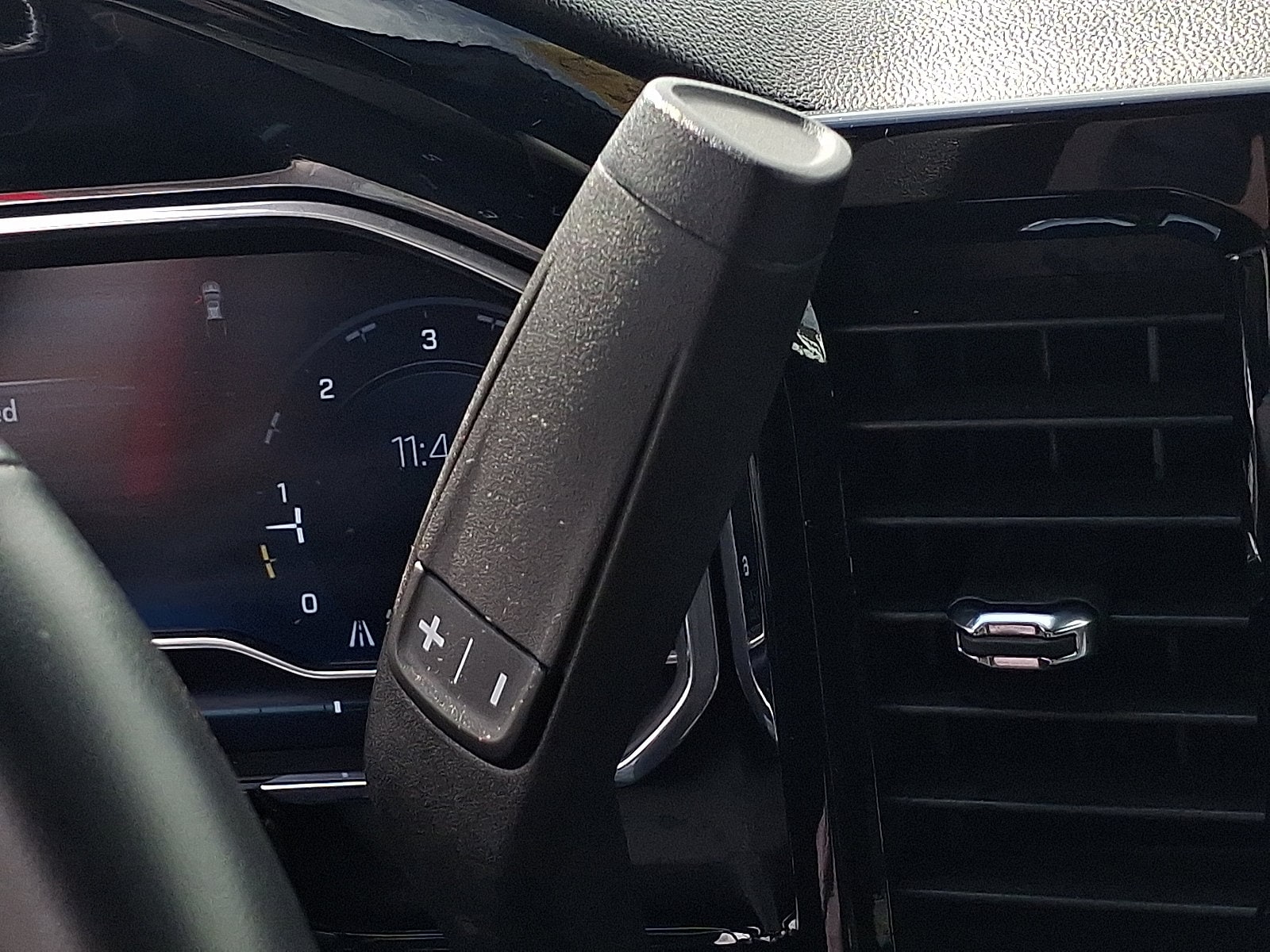 2023 Chevrolet Silverado 1500 LT - Photo 18