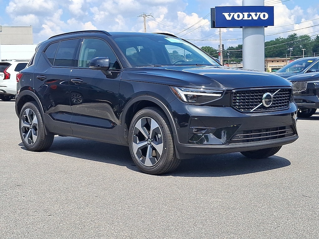 New 2026 Volvo XC40 B5 Plus SUV