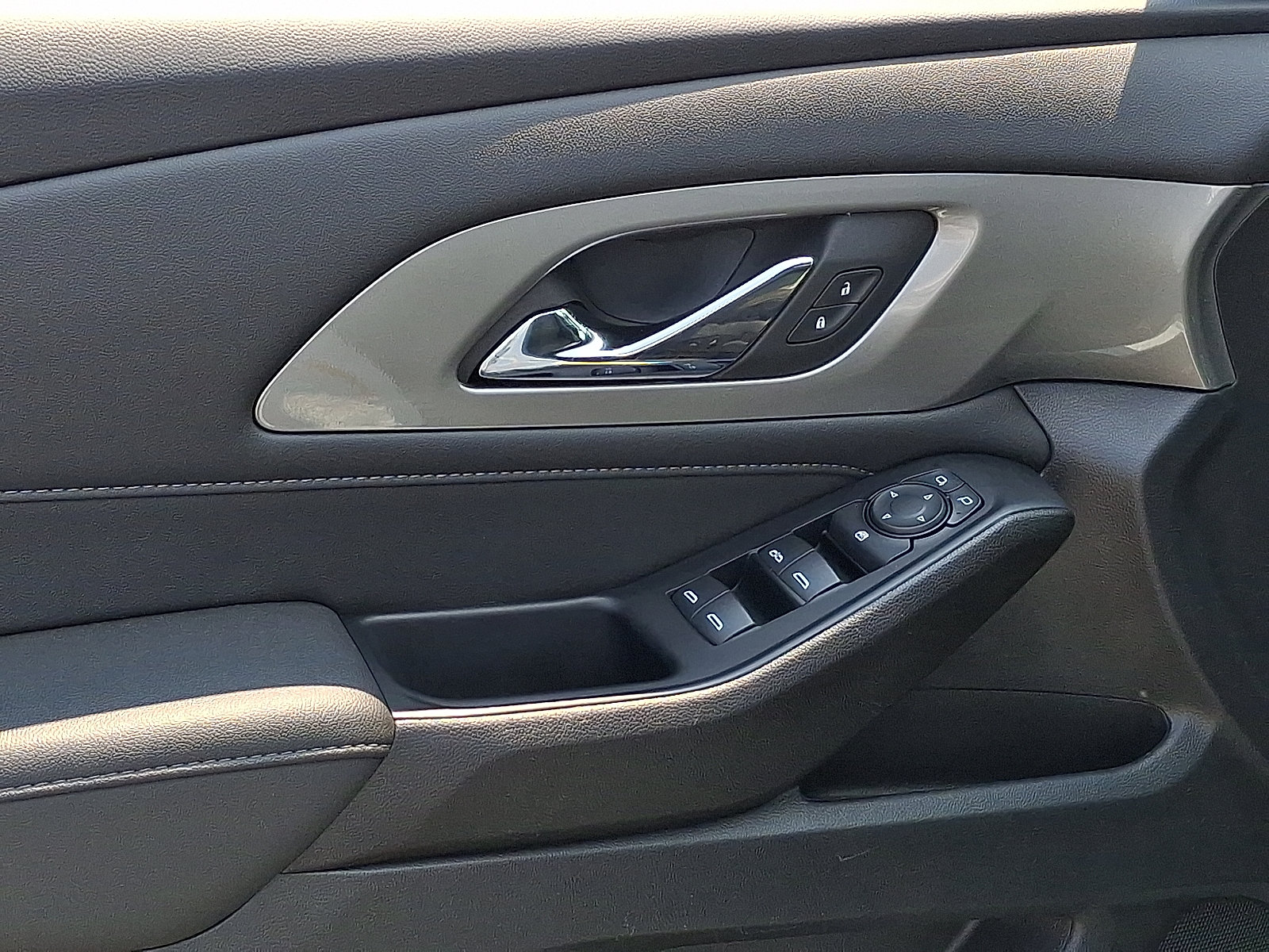 2023 Chevrolet Traverse 1LT - Photo 13