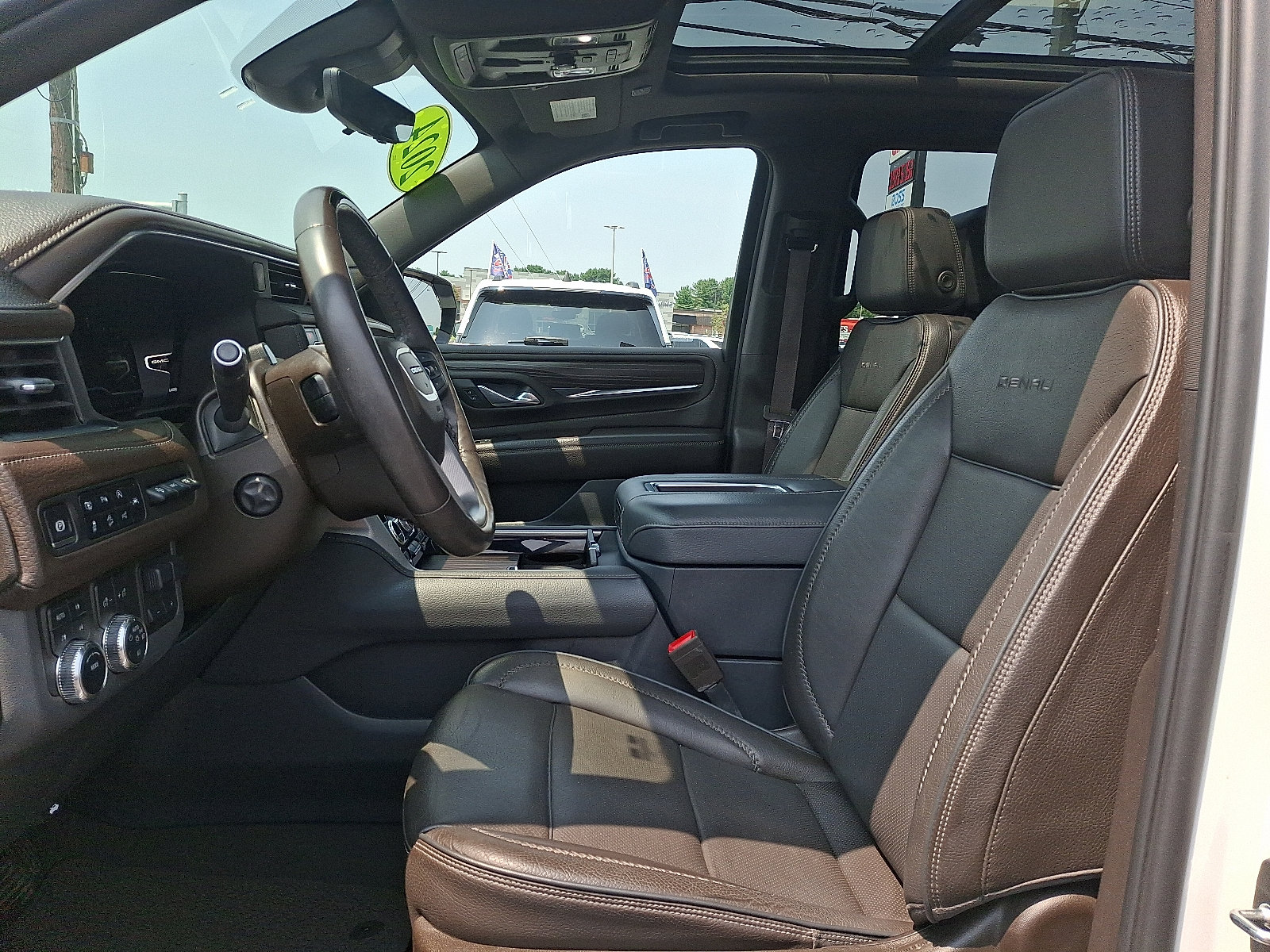 2024 GMC Yukon XL Denali - Photo 15