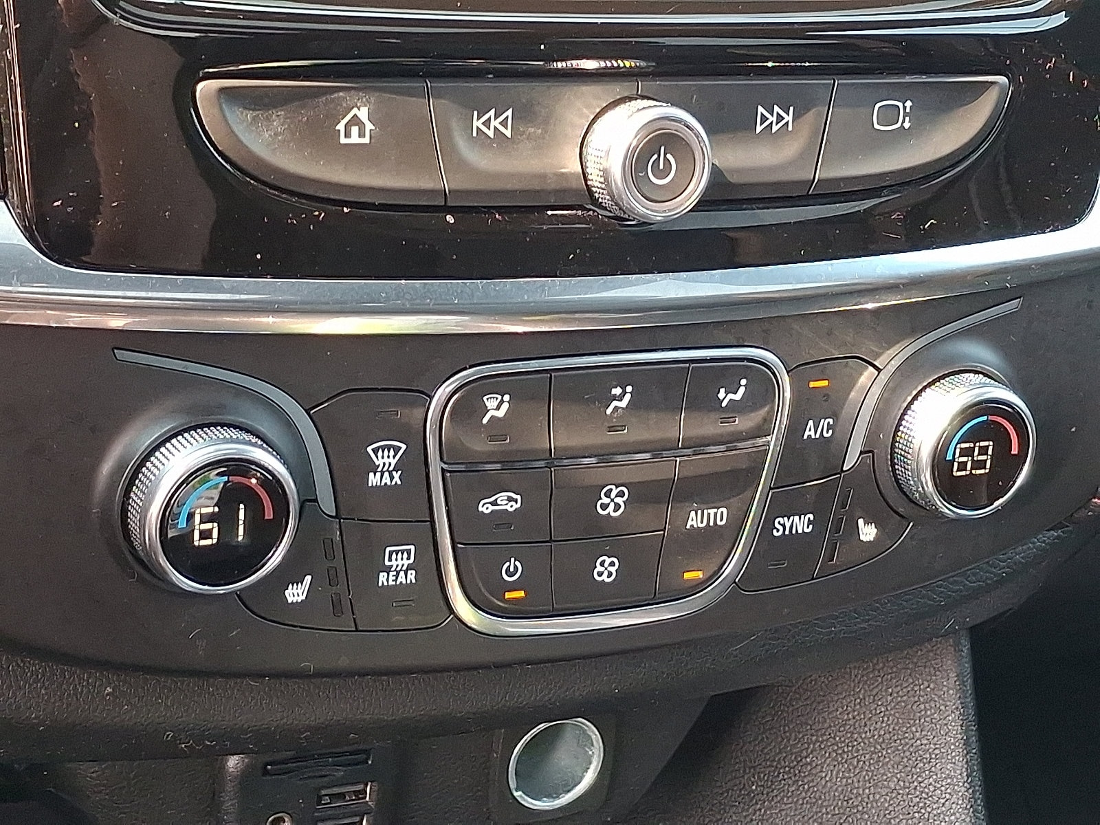 2023 Chevrolet Traverse RS - Photo 22