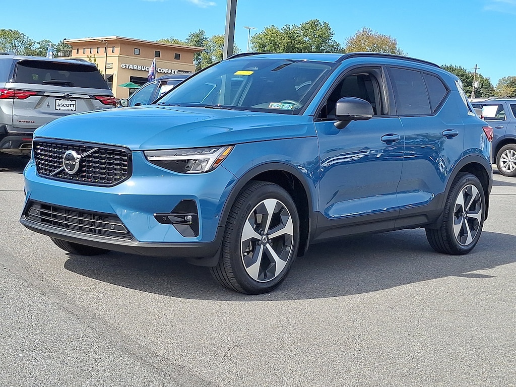 Certified 2024 Volvo XC40 B5 Plus Dark SUV