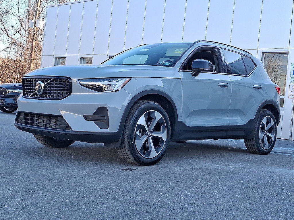 Used 2026 Volvo XC40 B5 Core SUV