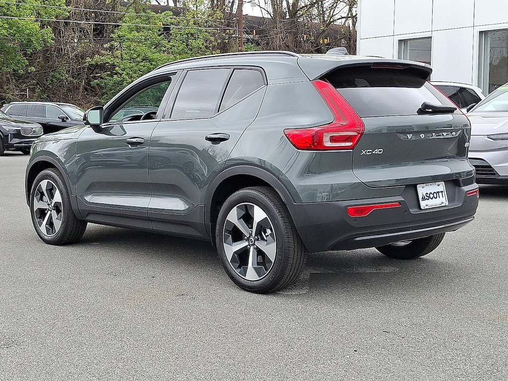 New 2026 Volvo XC40 B5 Core SUV