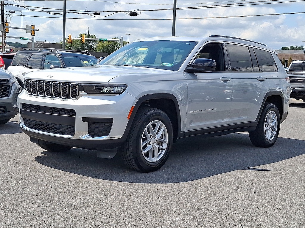 Used 2024 Jeep Grand Cherokee L Laredo SUV
