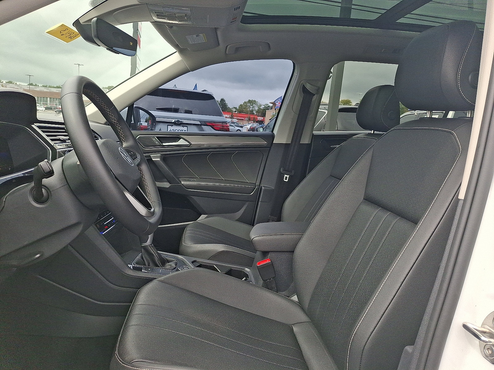 2023 Volkswagen Tiguan SE - Photo 14