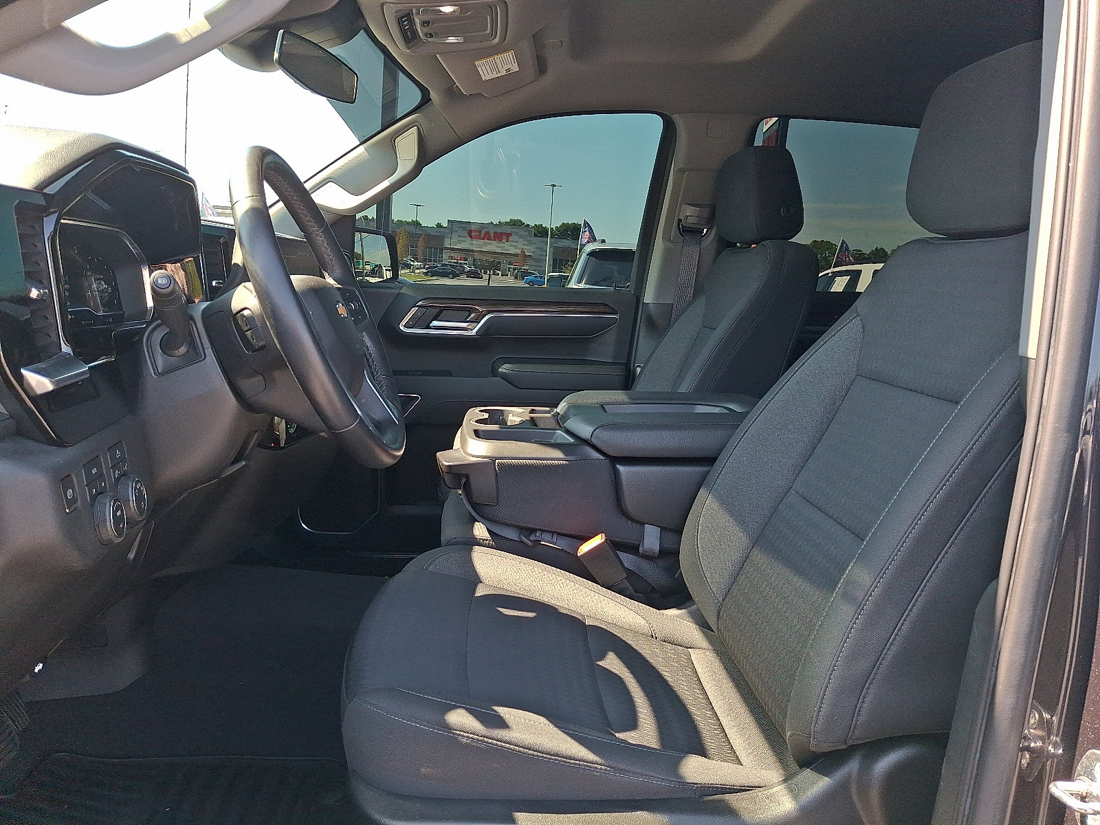 2022 Chevrolet Silverado 1500 LT - Photo 14